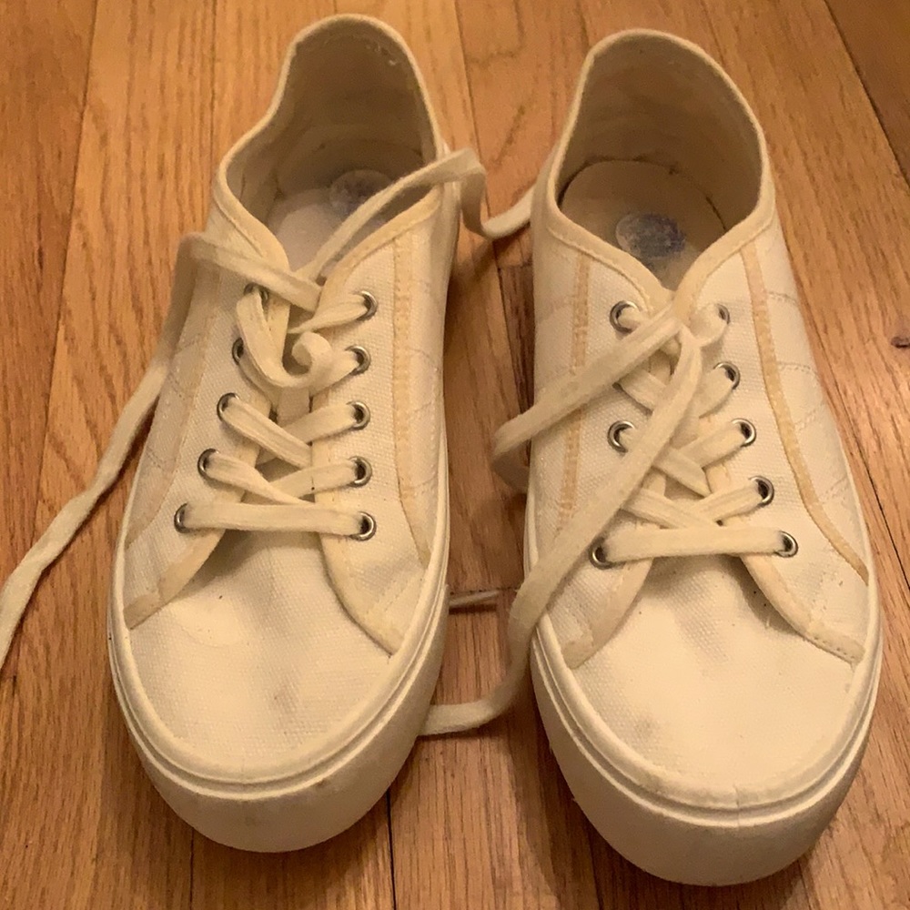Madddn girl white sneakers